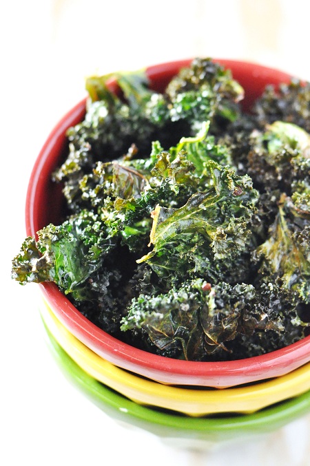 What is a good recipe for baked kale chips?