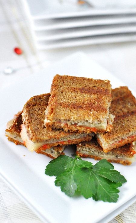 mini_grilled_cheese_roasted_red_pepper_pesto_1