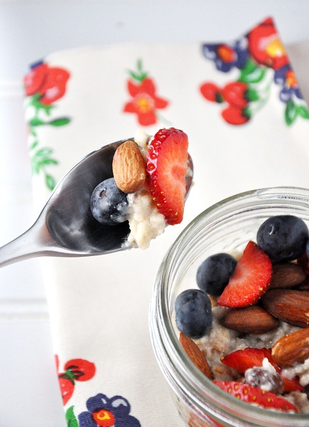 Super Fast On The Go Oatmeal Almonds fruit recipe is a flexible super duper, fast, easy, low sugar, no sugar added oatmeal breakfast or snack recipe.