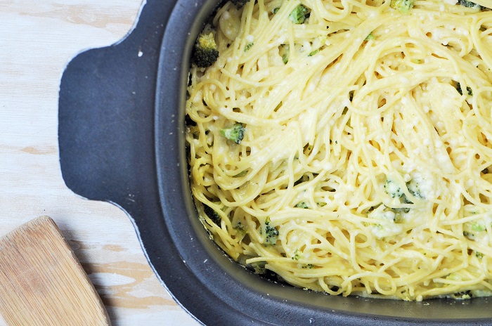 SLOW COOKER TURMERIC SPAGHETTI MAC AND CHEESE BROCCOLI RECIPE