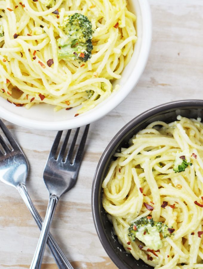 SLOW COOKER TURMERIC SPAGHETTI MAC AND CHEESE BROCCOLI RECIPE