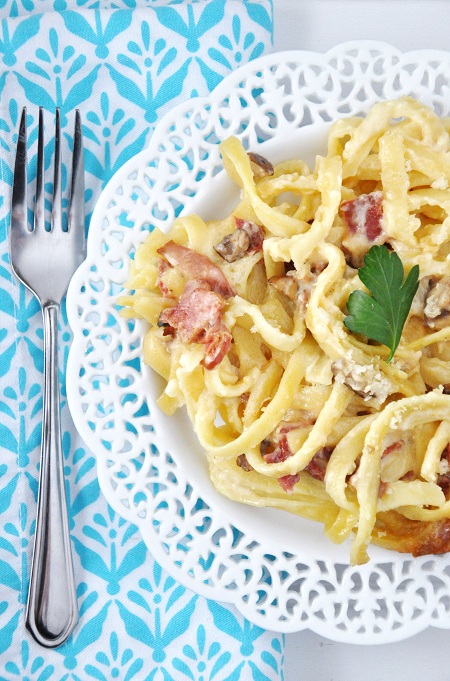 Slow Cooker Creamy Fettuccine Mac & Cheese with Bacon and Mushrooms is a family favorite twist on the basic, but beloved, macaroni and cheese. 